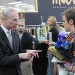 PROJECT RUNWAY–Fashionably Late But Still in Style Gunn advising Ari